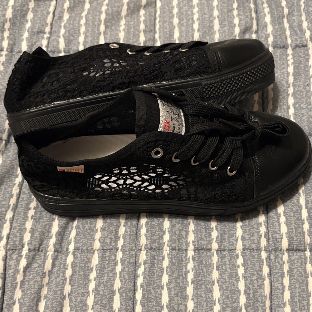 Women's Black Lace Casual Sneakers